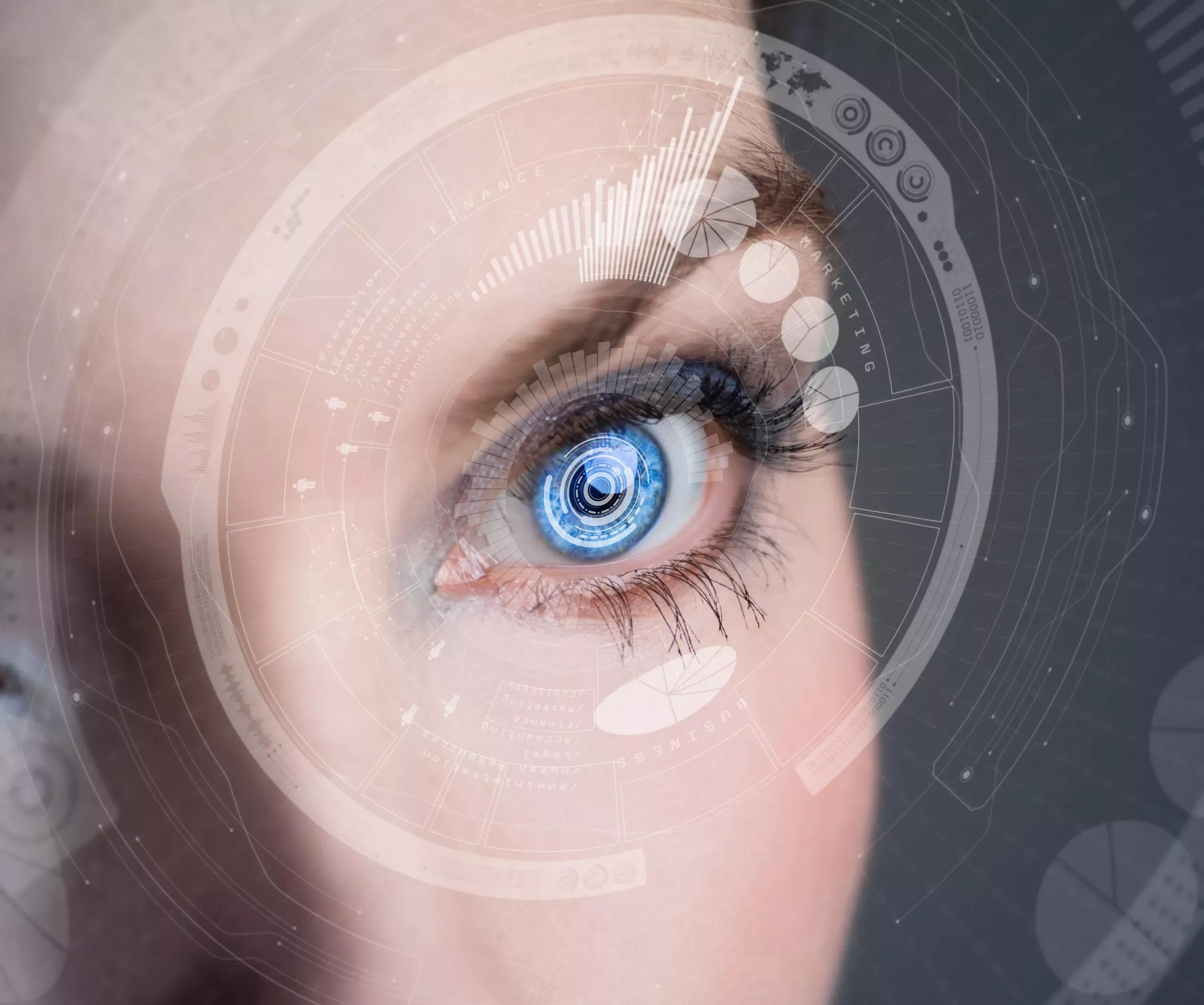 spezial-Kontaktlinsen Person beim Sehtest